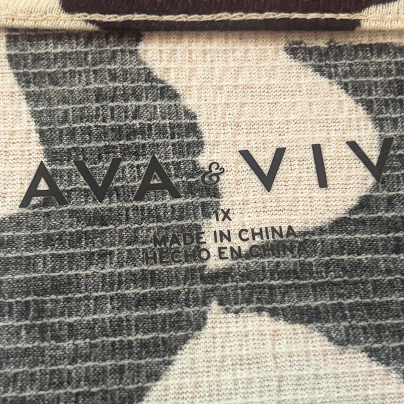 AVA& VIV black and white pattern with bow in front. NWT 1X - Picture 7 of 9